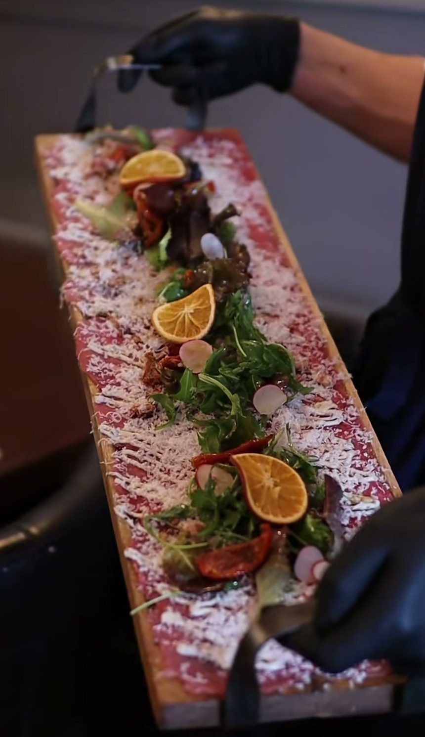 De 1 meter carpaccio op de plank